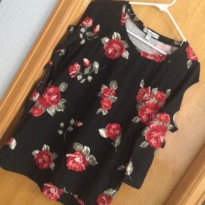 💸2/$20 sale💸Black & rose print cut out sleeves